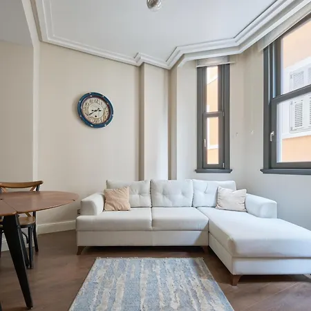 Lagirio Taksim Aparthotel 4*