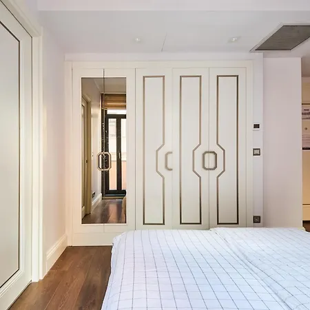 Aparthotel Lagirio Taksim 4*