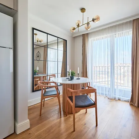 Lagirio Taksim 4*