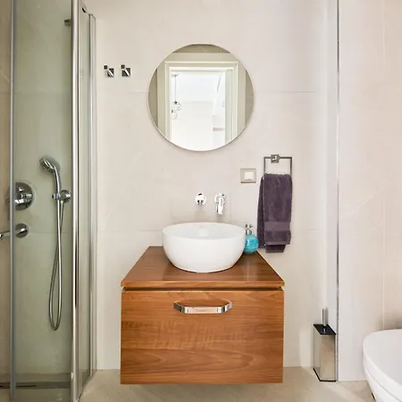 Lagirio Taksim 4*