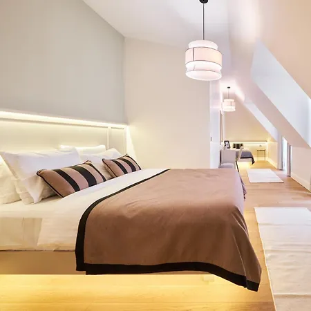 Lagirio Taksim 4*