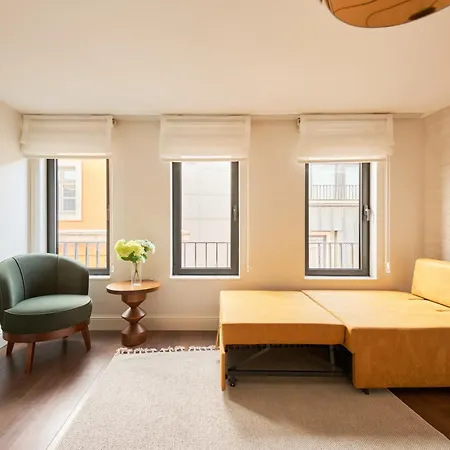 Lagirio Taksim 4*