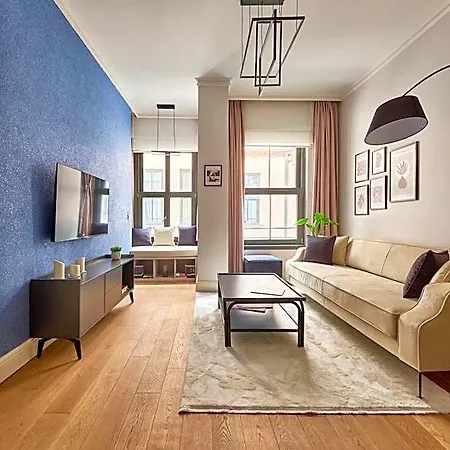 Lagirio Taksim 4*