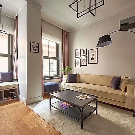 Lagirio Taksim 4*