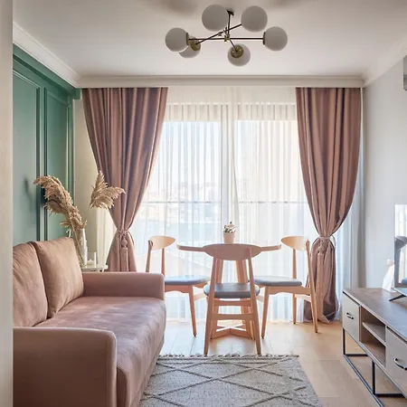 Lagirio Taksim 4*