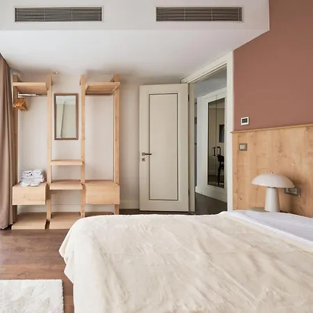 Lagirio Taksim 4*